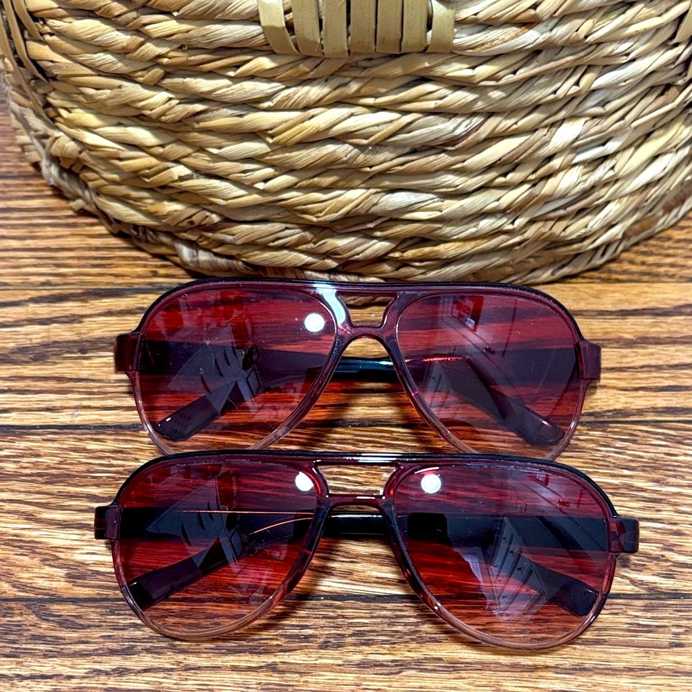 Vintage-Style Red Aviator Sunglasses - Pair